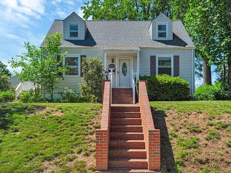 4038 Poplar St — Photo 1