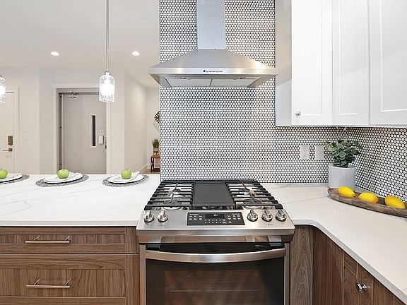 3rd image of 269 Gold St #1