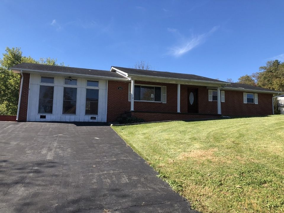 1st image of 302 Phipps Cir