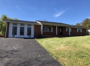 302 Phipps Cir, Clintwood, VA 24228
