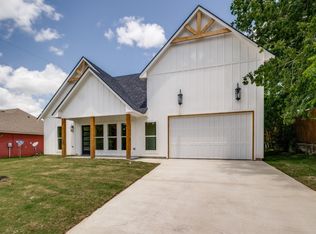 204 W Collins St, Decatur, TX 76234