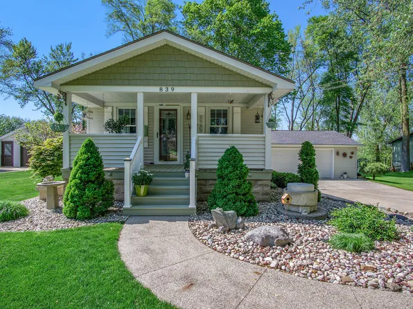 839 Paw Paw Dr, Holland, MI 49423