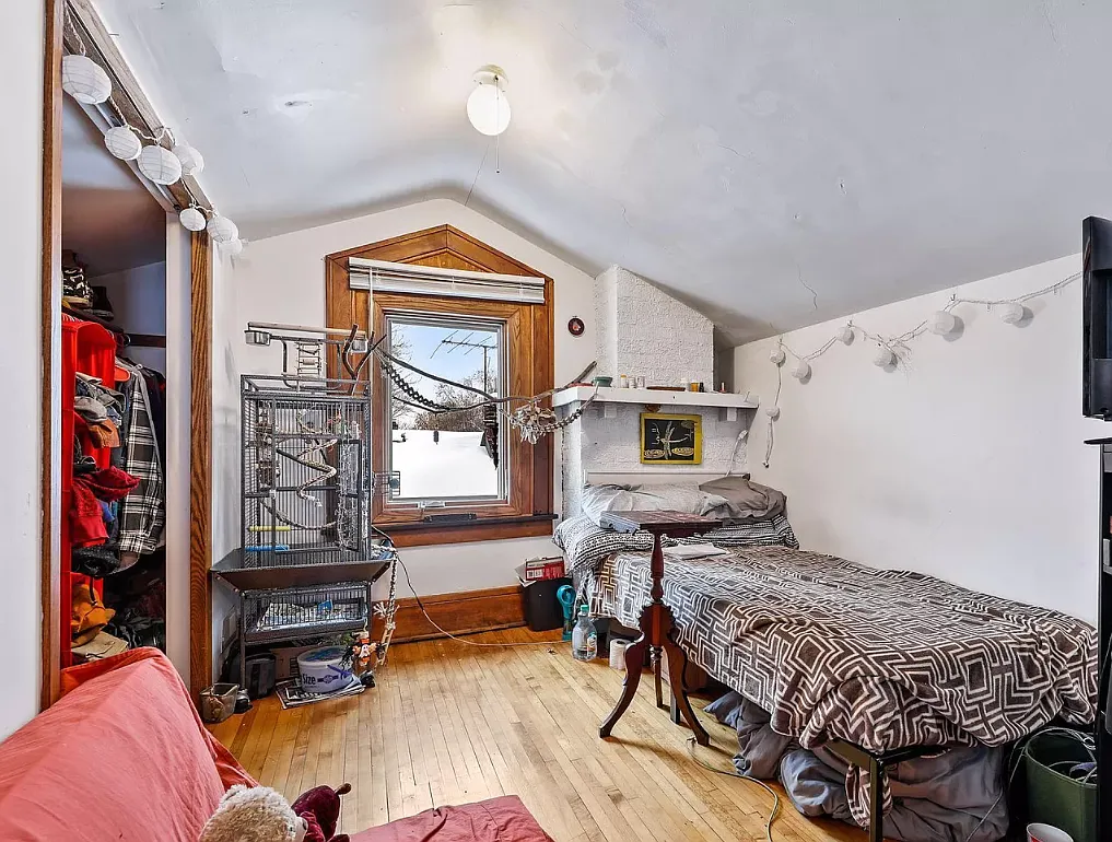 6 bed, 3190 sqft, $3,300 — Photo 3