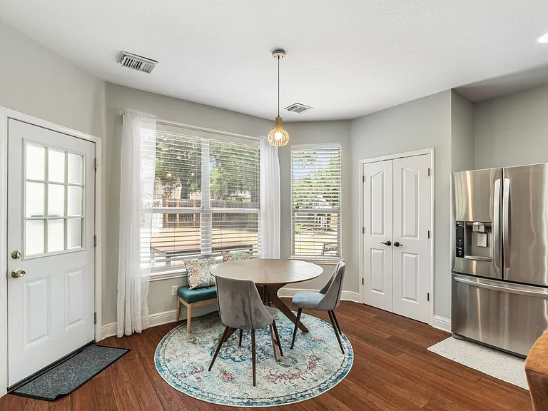 1107 Hollybrook Cv — Photo 12