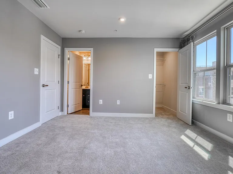 6100 Northwest Dr #1 — Photo 35