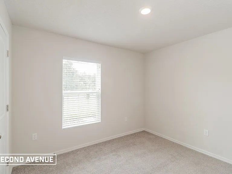 6690 N Roland Dr — Photo 9