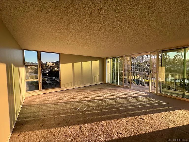 8111 Camino Del Oro #F — Photo 3