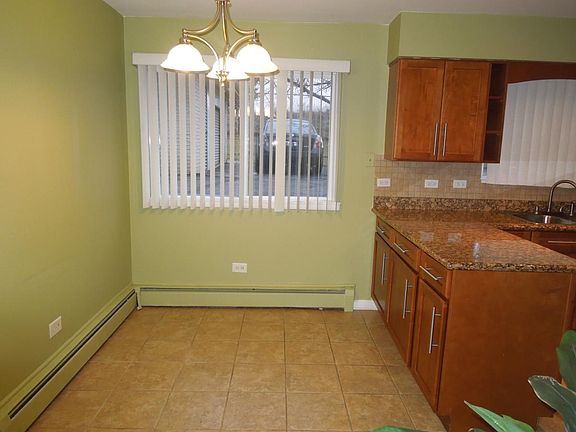 4th image of 75 Surrey Dr