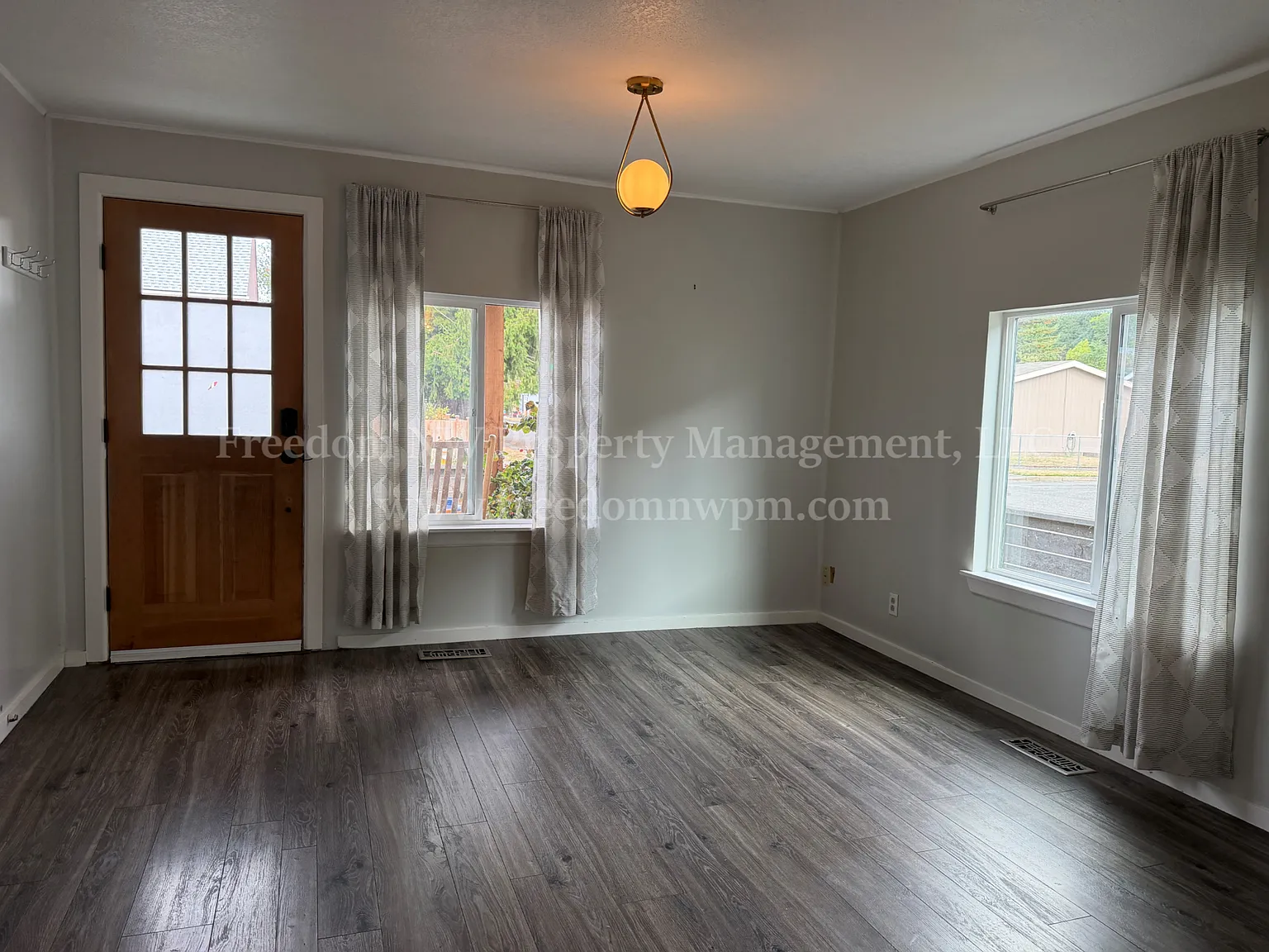 3 bed, 1.5 bath, 1196 sqft, $2,200 — Photo 3