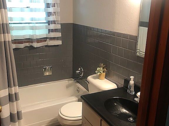 4th image of 512 E Green St