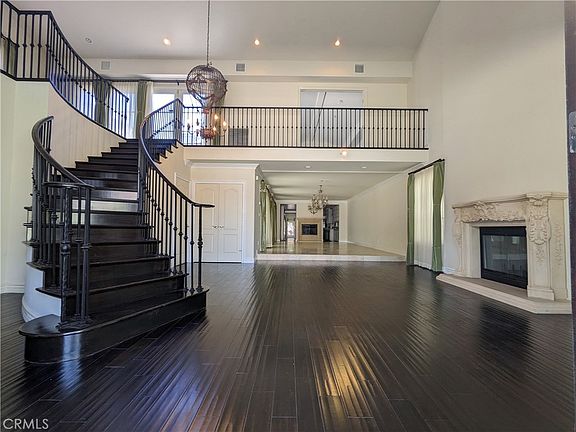 5th image of 2257 Manning Ave