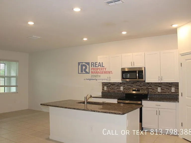 10821 Fowlers Bluff Ct — Photo 4