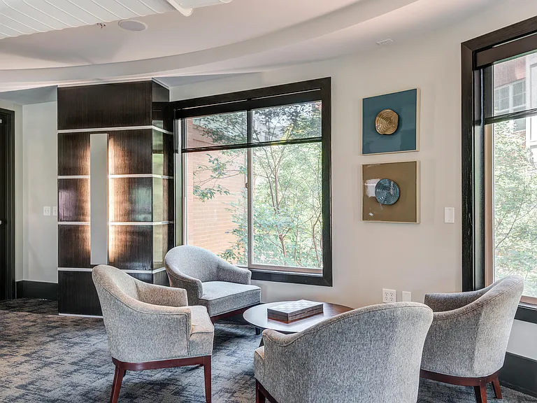 800 Carlyle — Photo 16