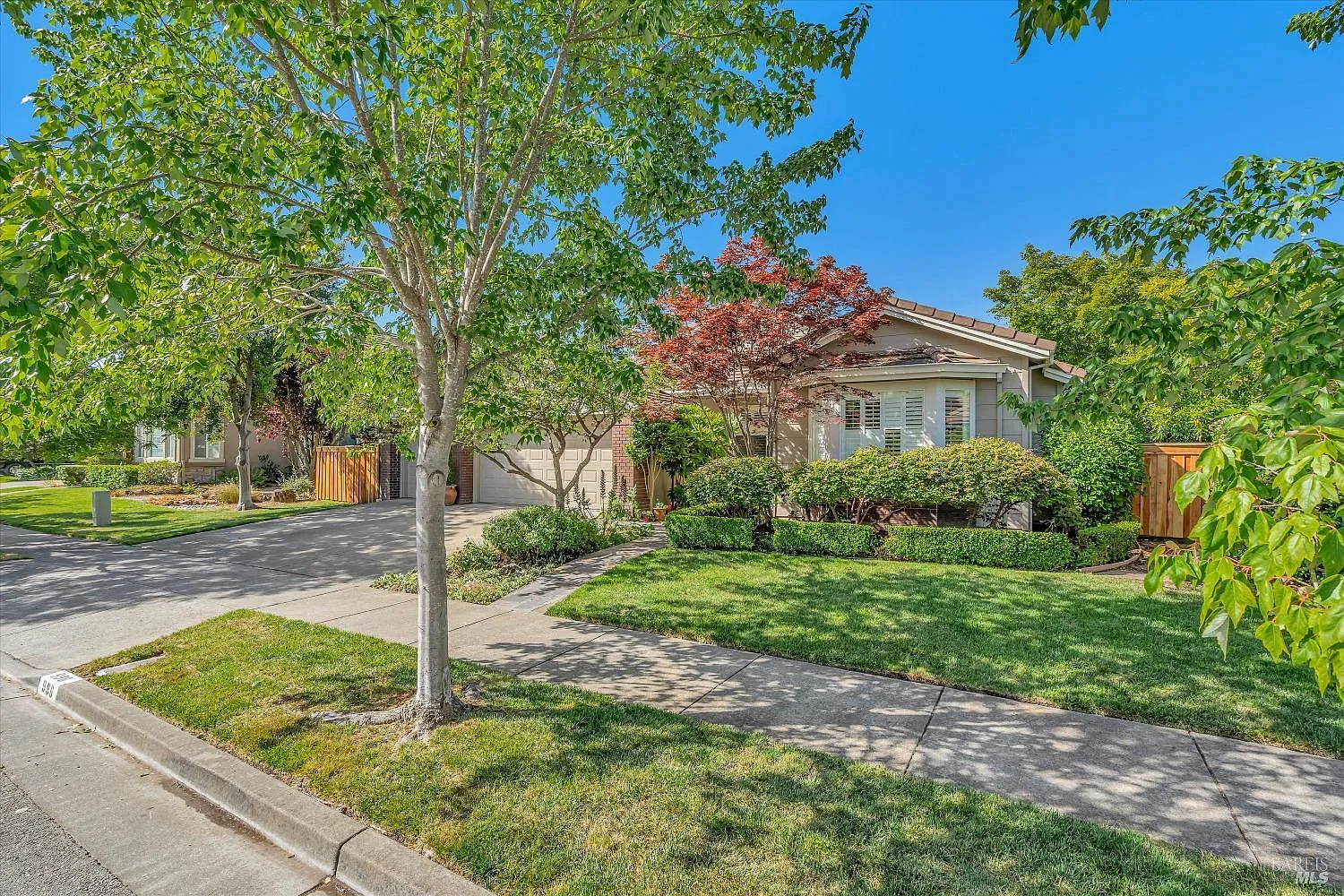 996 Allen Street photo 1