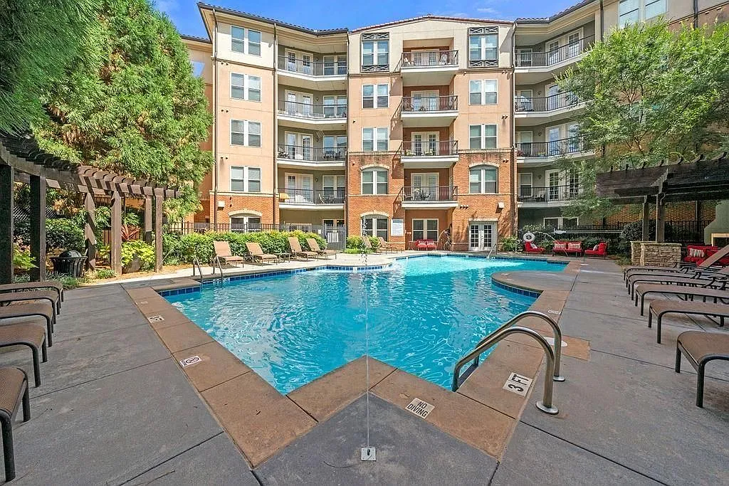 2 bed, 2.0 bath, 1002 sqft, $1,750 — Photo 1