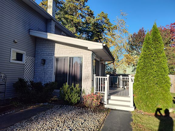 3rd image of 5 Lawrence St #A