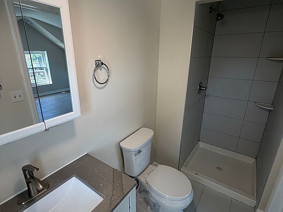 5th image of 9 Hobart Pl APT 6