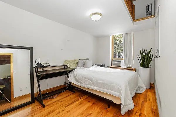 Rented by Bond New York | media 18