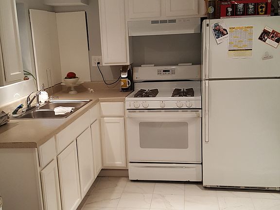 3rd image of 1515 N Avers Ave