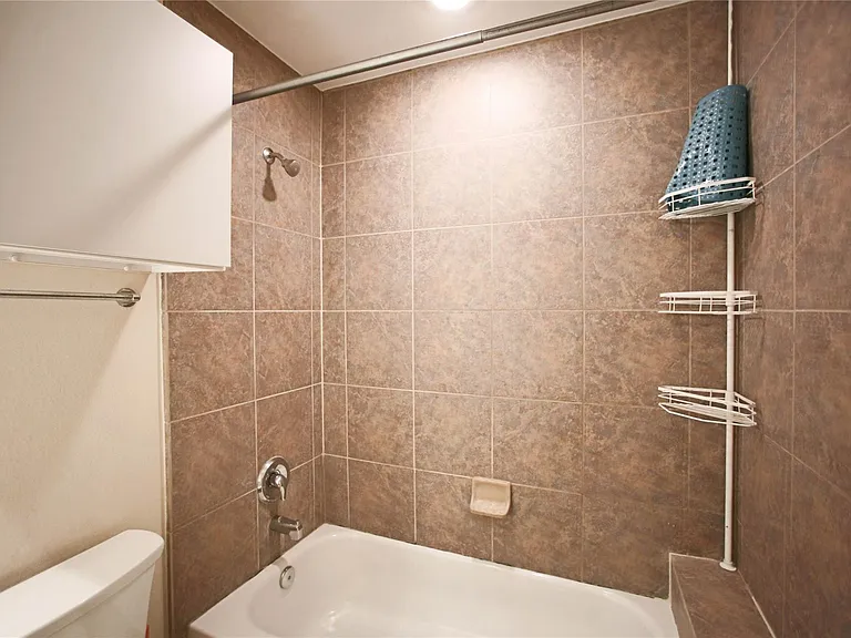 6913 Yellowstone Way Dr — Photo 4