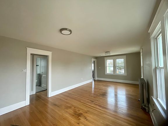 4th image of 53 Eloise St