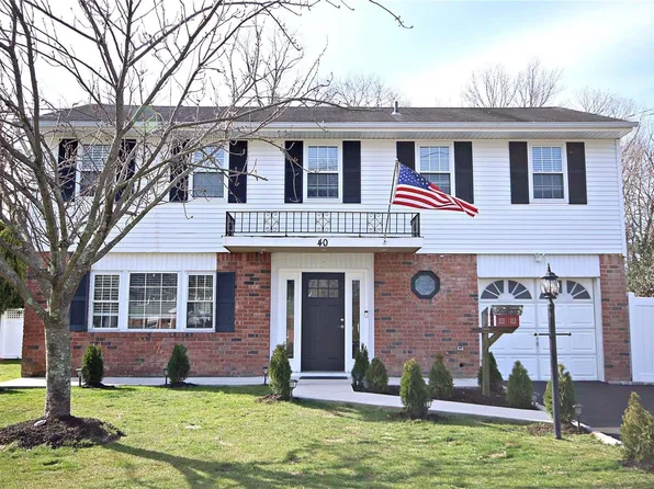 40 Columbine Avenue, Islip, NY 11751