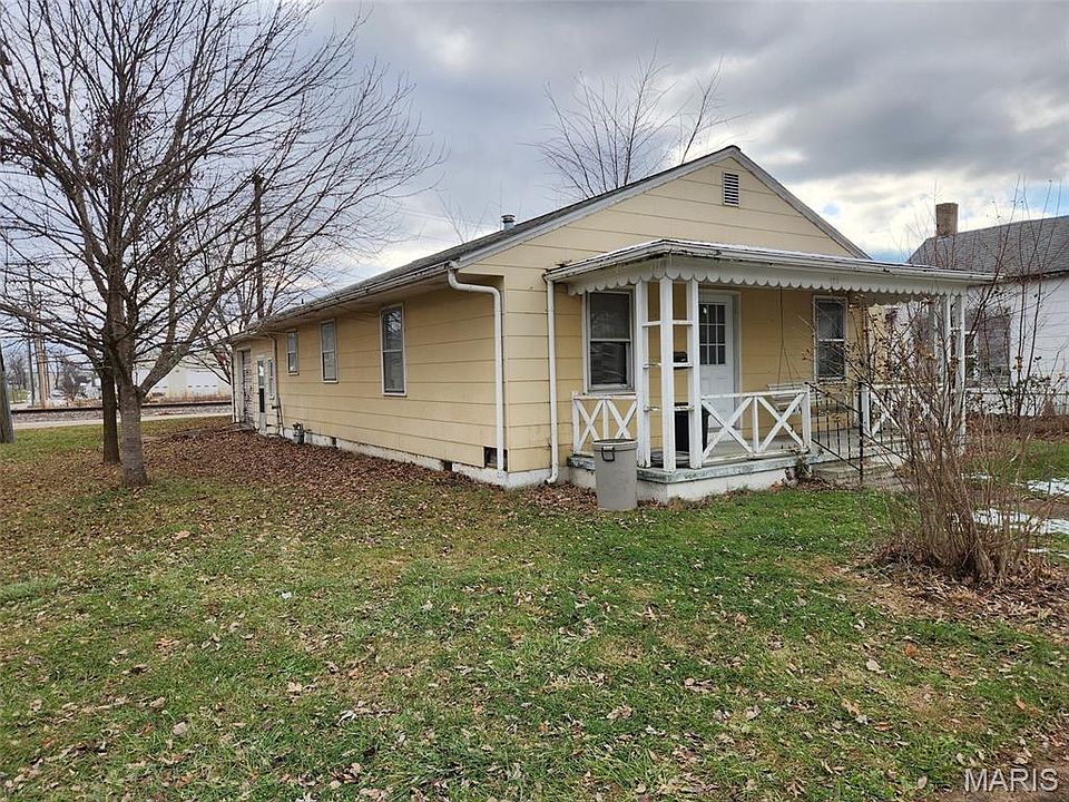 1st image of 135 1st St