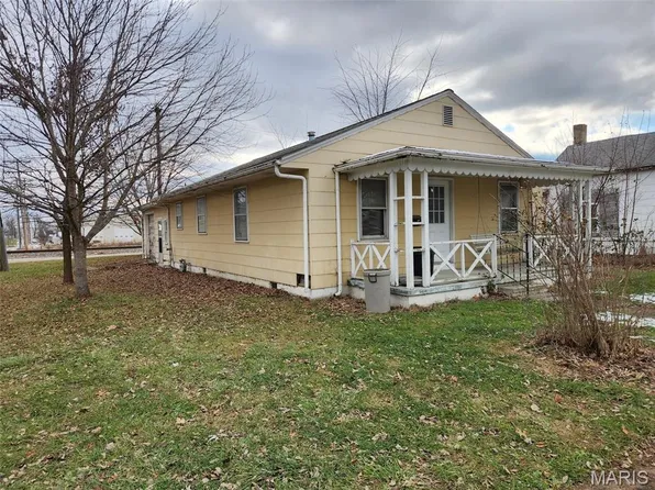 135 1st St, Monroe City, MO 63456