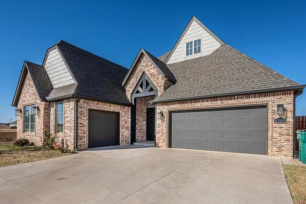 4 bed, 3.5 bath, 2838 sqft, $3,200 — Photo 1