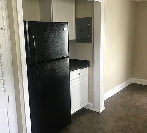 3rd image of 188 Oakwood Dr