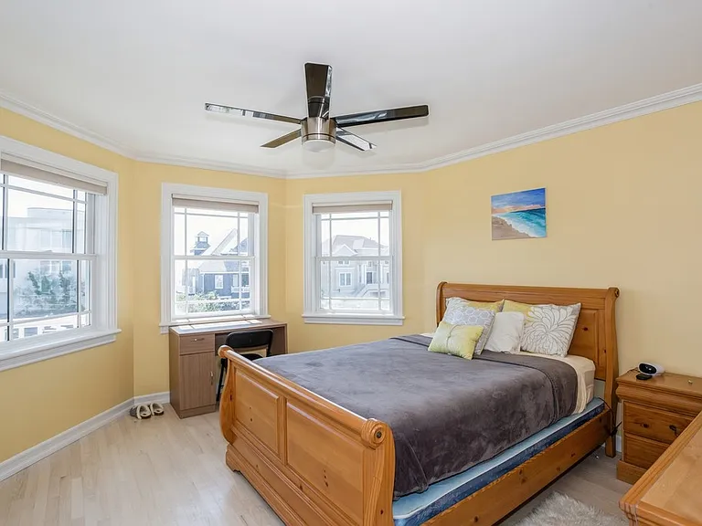 676 Dune Rd — Photo 14