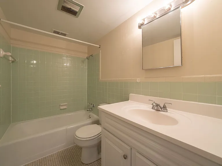 560 S Trenton Ave — Photo 10