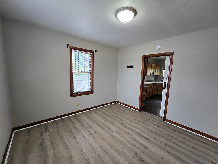 1812 Logan Ave — Photo 7