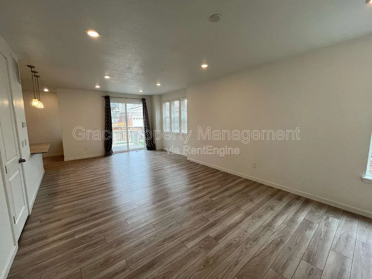 Building Photo - 17666 Olive St