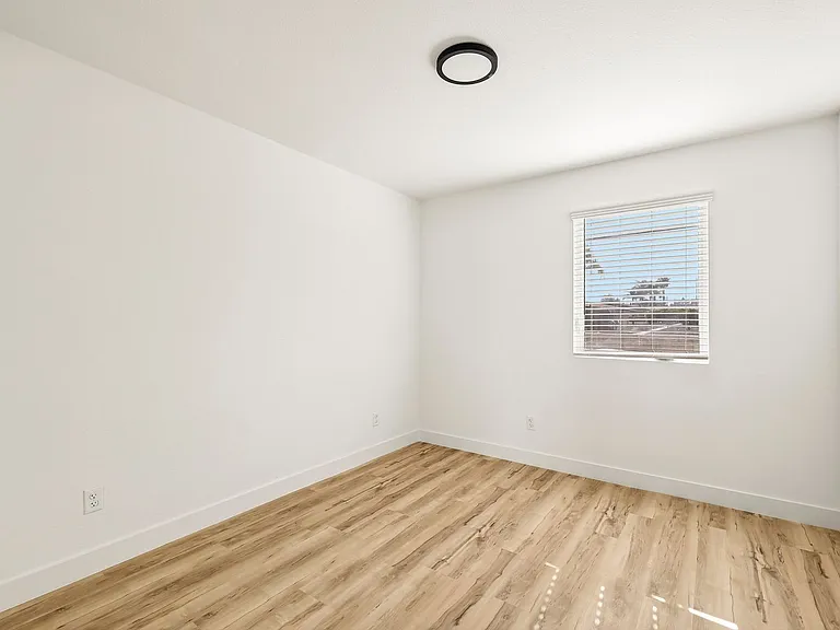 The Crest |NEWLY Renovated Studios, Lofts, 1, 2 & 3 Bedroom Homes Near the Beach — Photo 55