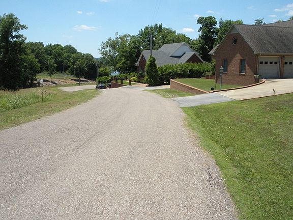 3rd image of Skyline Dr