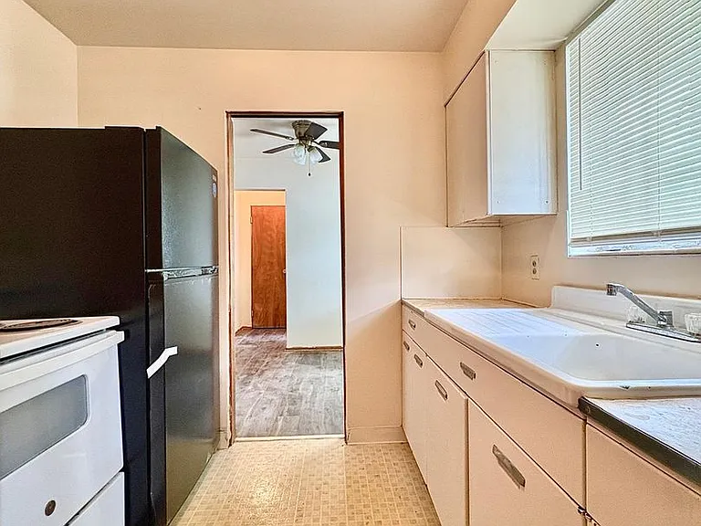 2530 Pleasant St — Photo 7