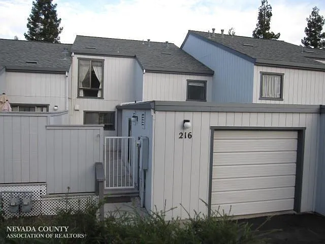 216 Rockwood Dr photo 1