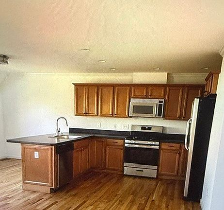 4th image of 40 Corinthian Ave