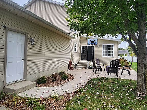 4th image of 717 Linden Ave