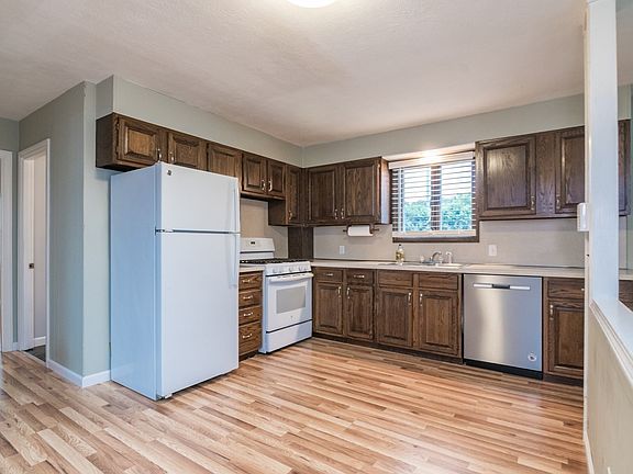 5th image of 248 Laconia St