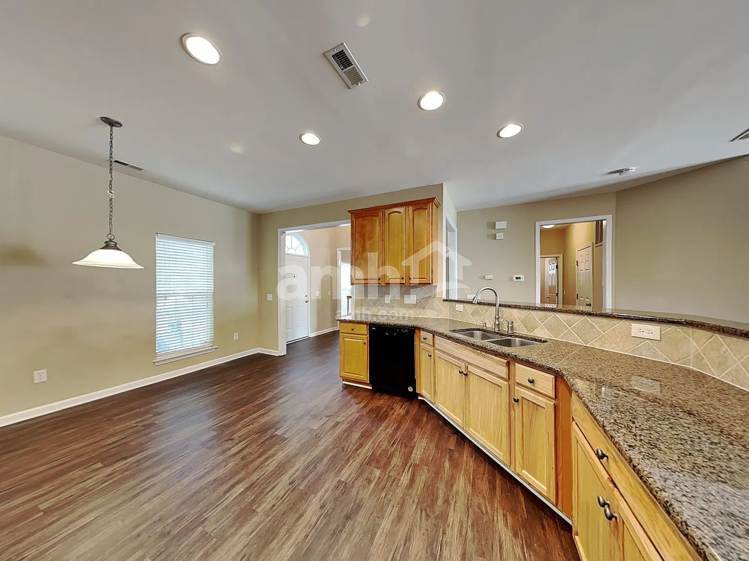 4 bed, 2.5 bath, 2248 sqft, $2,550 — Photo 4