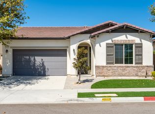 410 Autumn Path Ln, Santa Paula, CA 93060