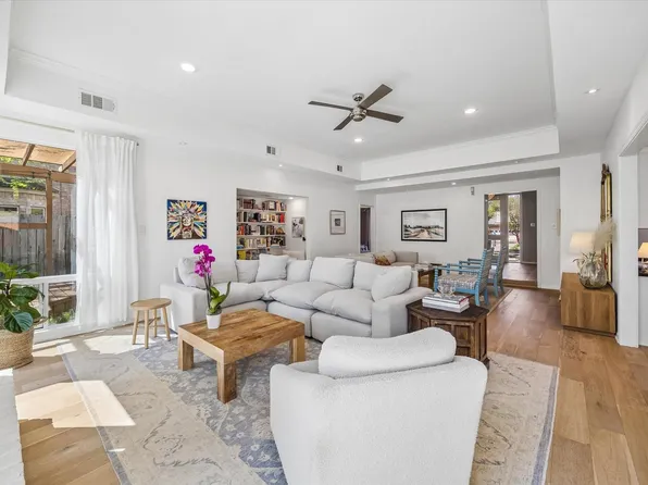 2107 Ashgrove Dr, Houston, TX 77077