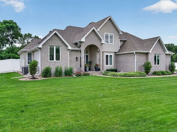 4900 Singing Hills Blvd, Sioux City, IA 51106
