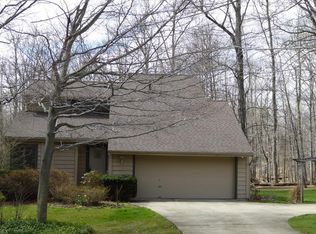 12882 Woodside Dr S, Chesterland, OH 44026