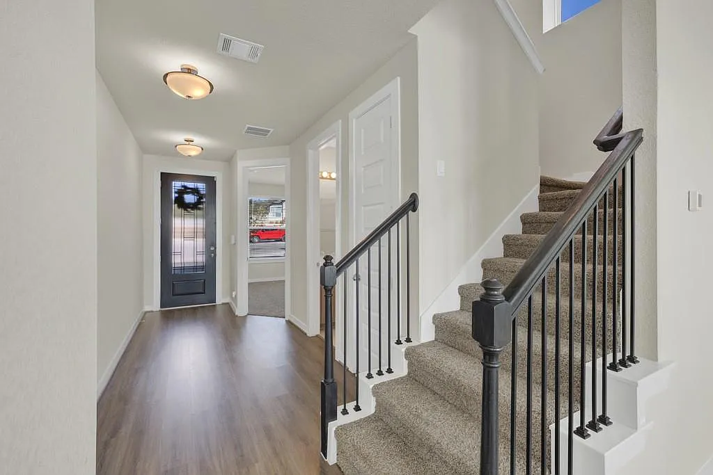 4 bed, 3.0 bath, 2280 sqft, $2,800 — Photo 2