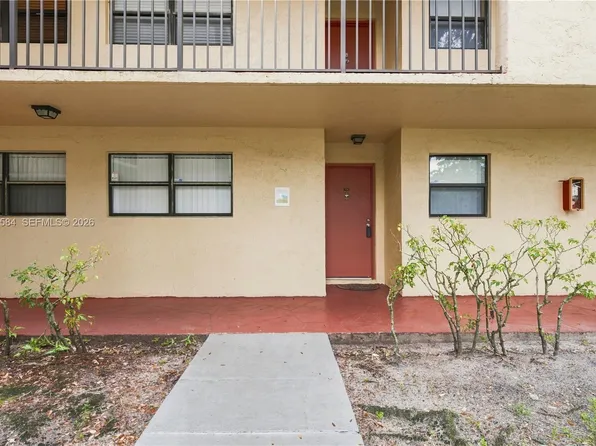 3199 Foxcroft Rd APT 104, Hollywood, FL 33025