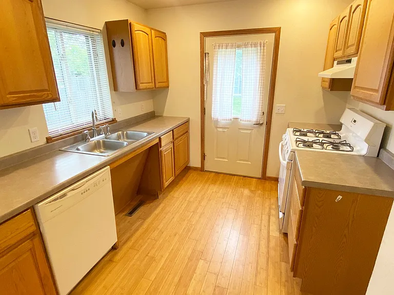 1441 Madison St — Photo 4