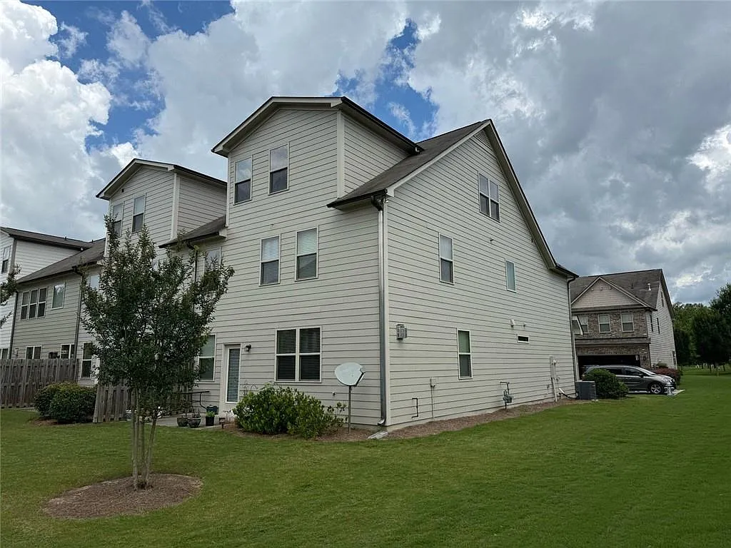 4 bed, 3.5 bath, 2842 sqft, $3,100 — Photo 4